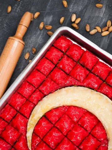 Türk Bayraklı Fıstıklı Baklava